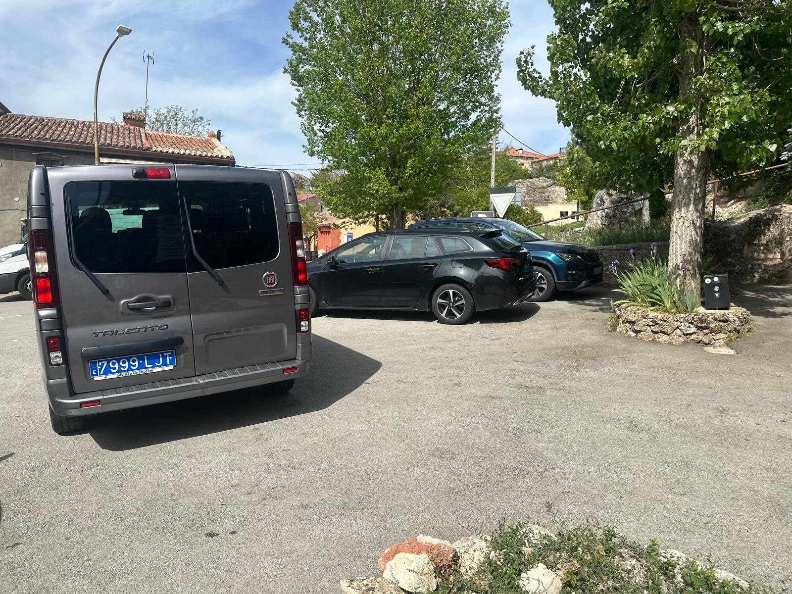 Flota de vehículos múltiples plazas